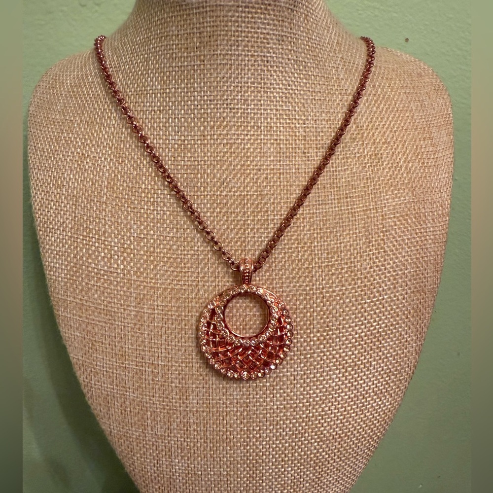 Elegant Rose Gold Pendant Necklace